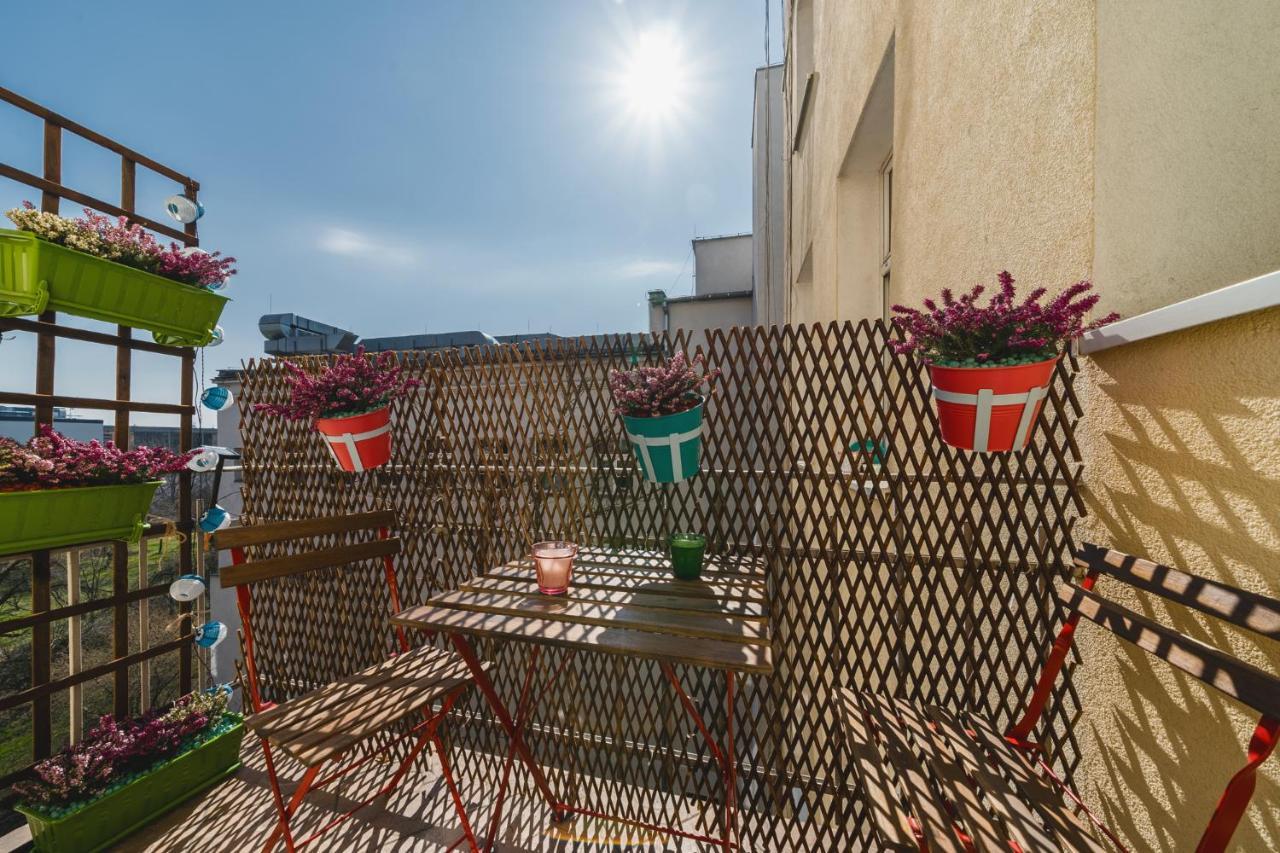 2 Bedroom Apartment Next To The Main Railway Station - By Upstairs Krakau Exterior foto