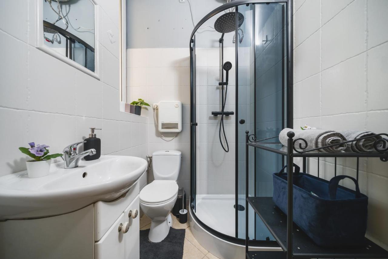 2 Bedroom Apartment Next To The Main Railway Station - By Upstairs Krakau Exterior foto